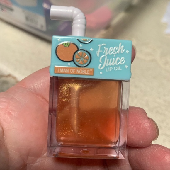 Fresh Juicy Man of Nobel Lip Oil - Picture 1 of 1